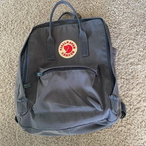 Every Day Outdoor Kanken in Super Grey